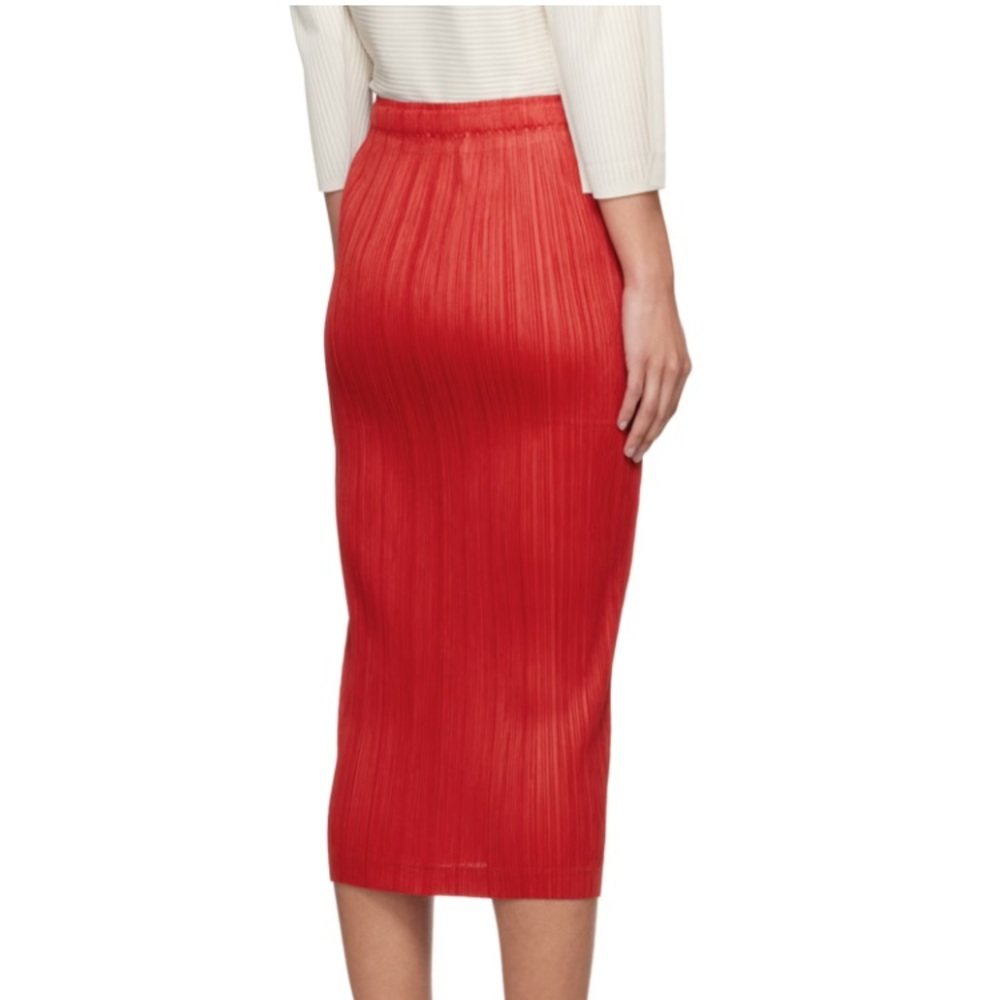 PLEATS PLEASE ISSEY MIYAKE
Red Thicker Bottoms 1 Midi Skirt - Picture 5 of 9